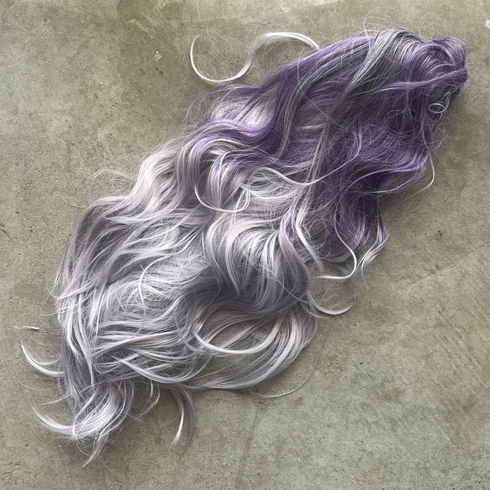 NEW!! Long Wavy Middle Part Ombre Purple Gray Wig 26 Inch long. - Picture 5 of 7